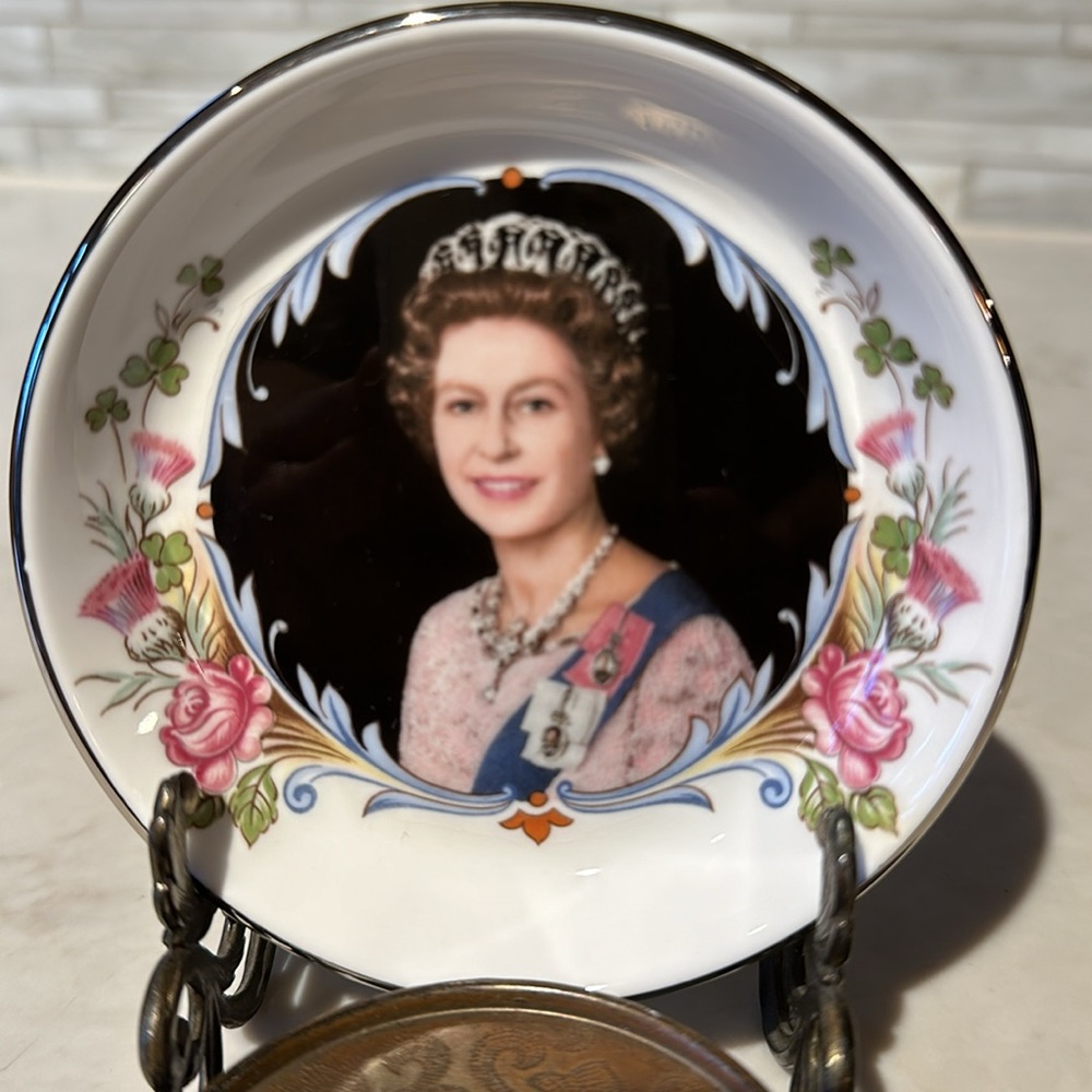 Queen Elizabeth II Silver Jubilee Trinket Dish Bone China Staffordshire England